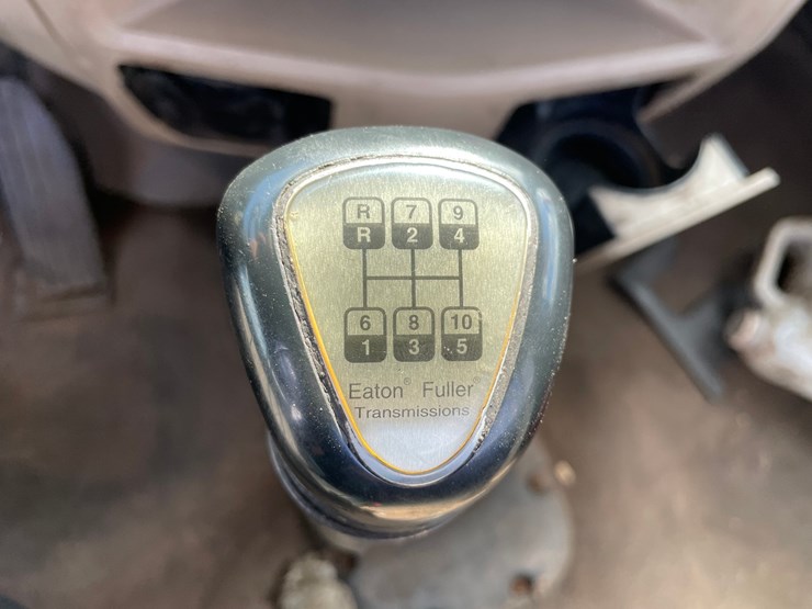 2014-peterbilt-579-image-38