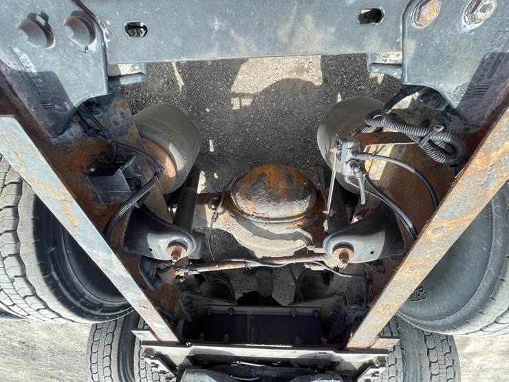 2015-kenworth-t680-image-27