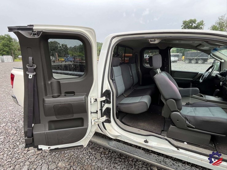 2004-nissan-titan-image-37