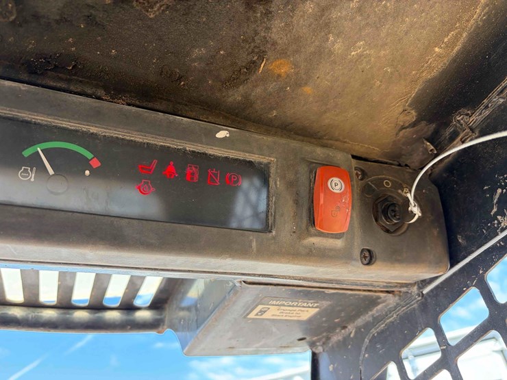 john-deere-325-image-16