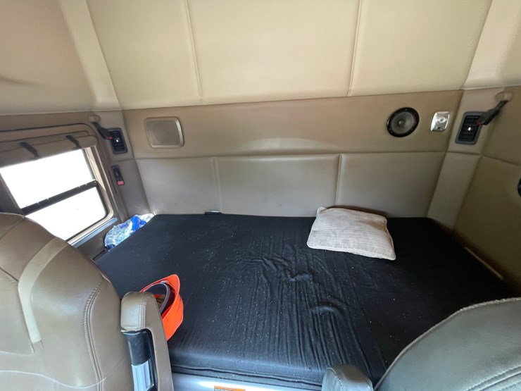 2016-kenworth-t680-image-67
