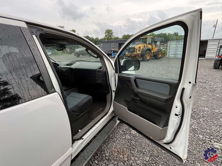 2004-nissan-titan-image-32
