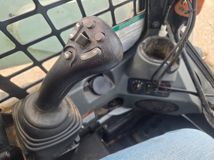 2020-bobcat-t770-image-35