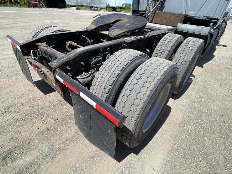 #304-•-2016-international-semi-tractor-(has-wi-title)-(denmark,wi)-image-34