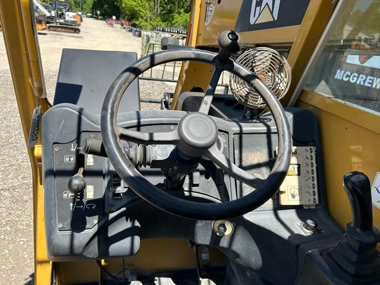 caterpillar-tl943-image-17