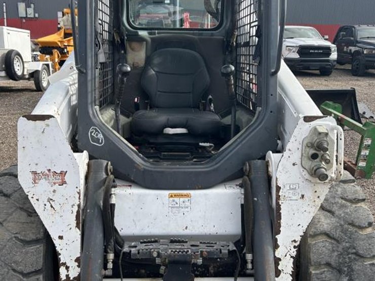 2015-bobcat-s570-image-12