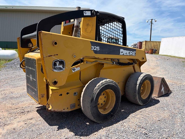 john-deere-325-image-4