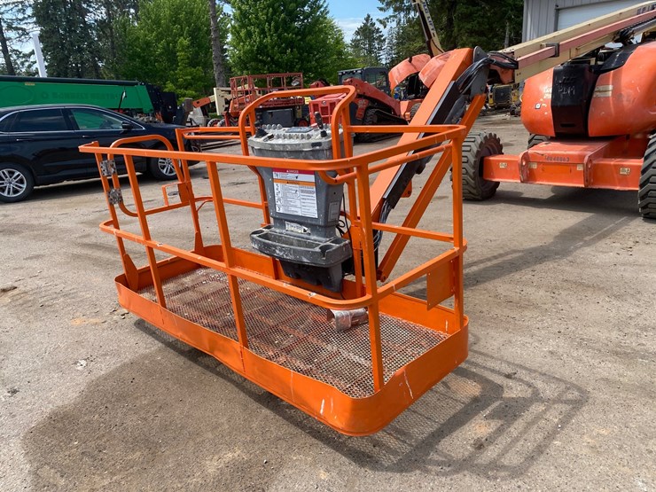 2012-jlg-600aj-image-14