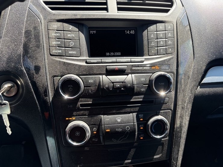2017-ford-explorer-image-33