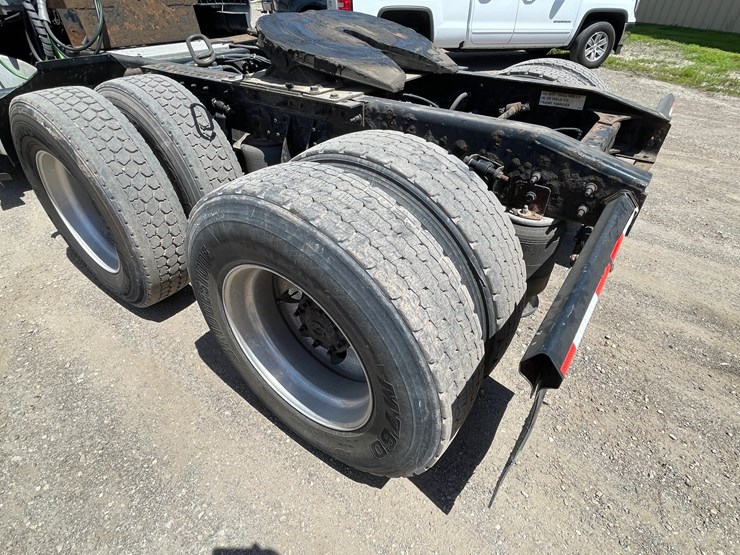 #304-•-2016-international-semi-tractor-(has-wi-title)-(denmark,wi)-image-25