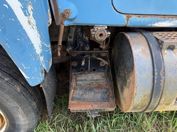 1984-mack-r686st-image-14