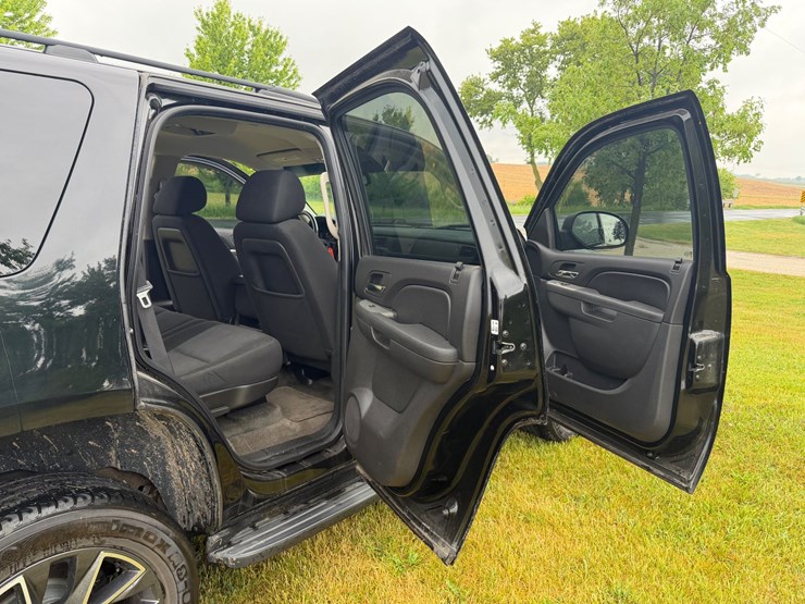2010-chevrolet-tahoe-image-5