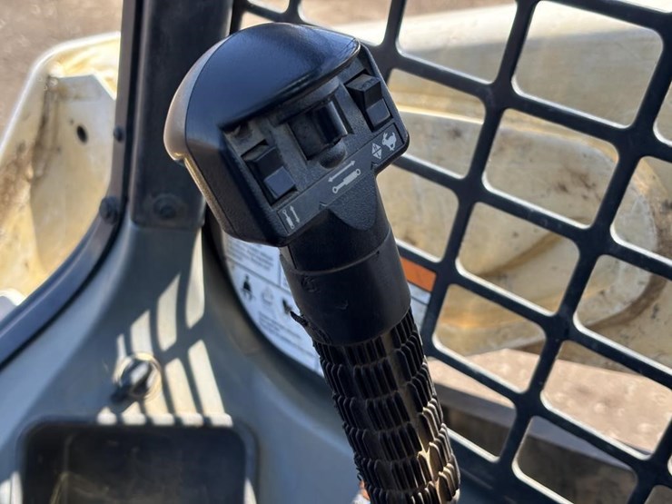 2016-bobcat-t590-image-24