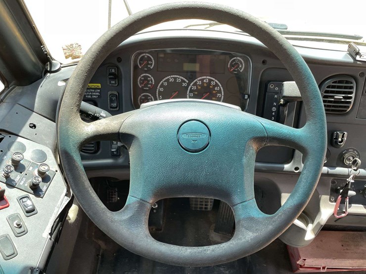 2009-freightliner-b2-image-12