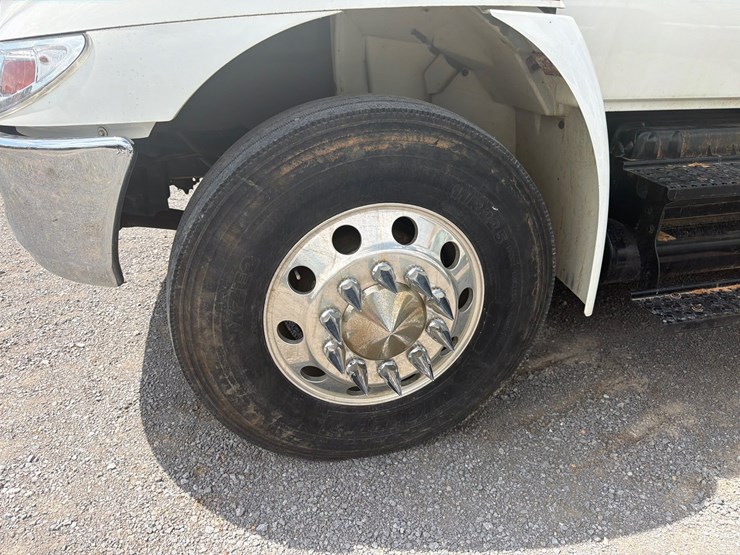2004-international-durastar-4300-image-9