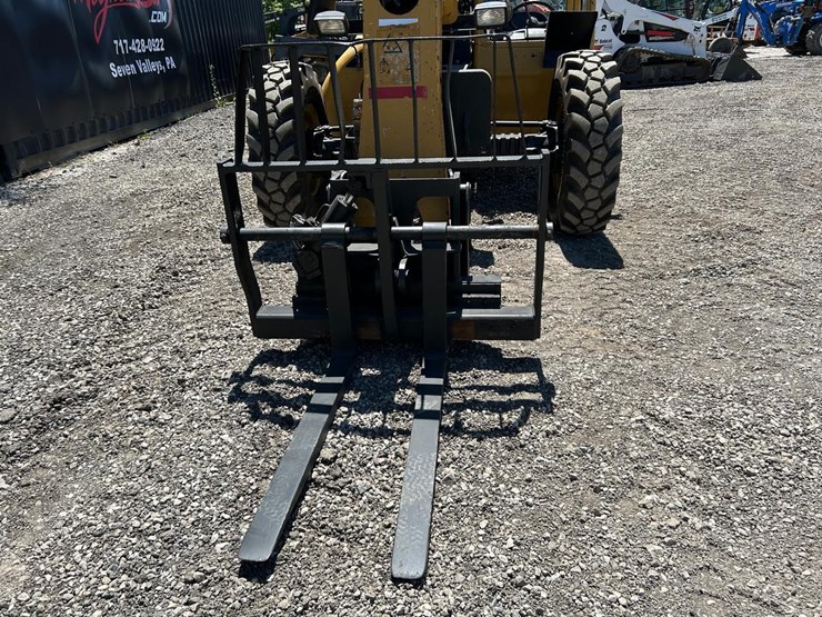 caterpillar-tl943-image-9
