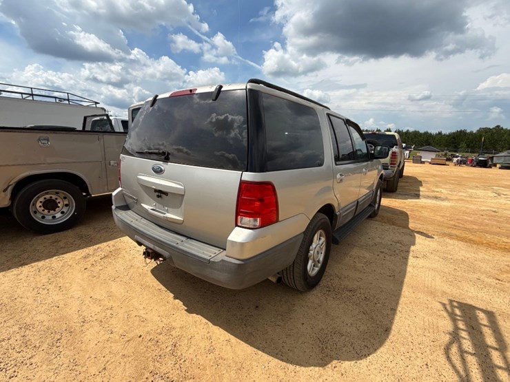 2005-ford-expedition-xlt-image-4