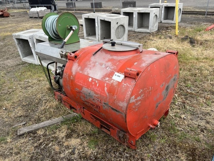 skid-mounted-tank-w/pump-&-hose-reel-image-2