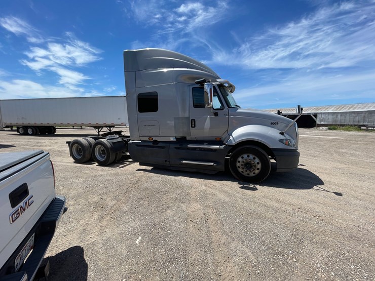 #304-•-2016-international-semi-tractor-(has-wi-title)-(denmark,wi)-image-4
