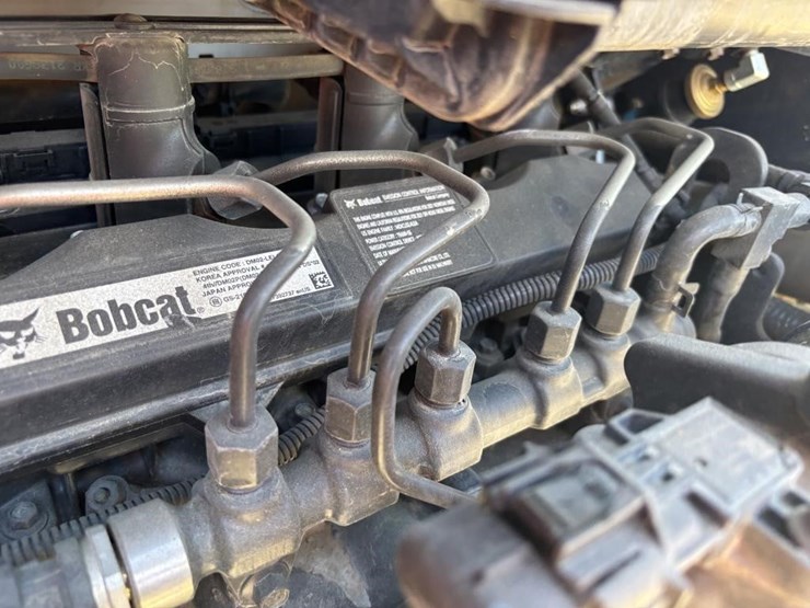 2021-bobcat-s590-image-44