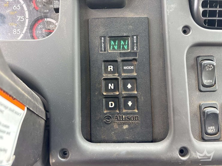 2014-freightliner-m2-106-image-59