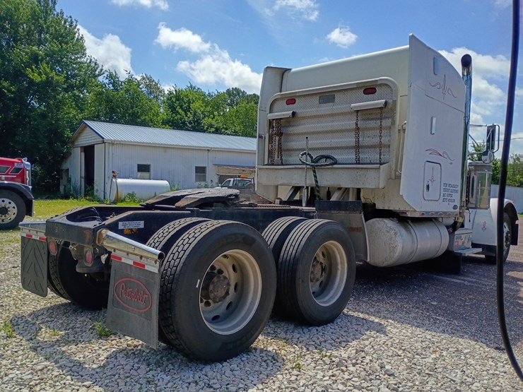 1998-peterbilt-379-image-11