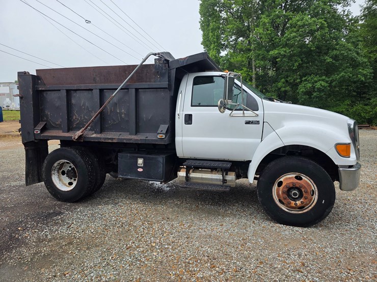 2008-ford-f750-image-3