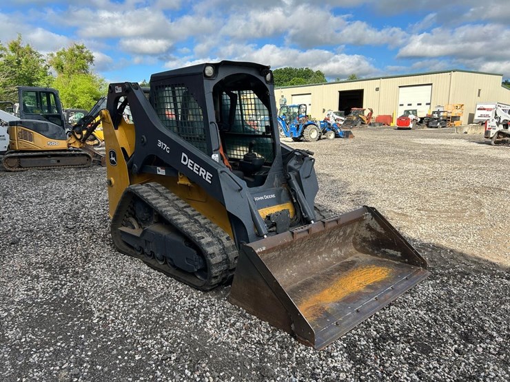 2018-deere-317g-image-6