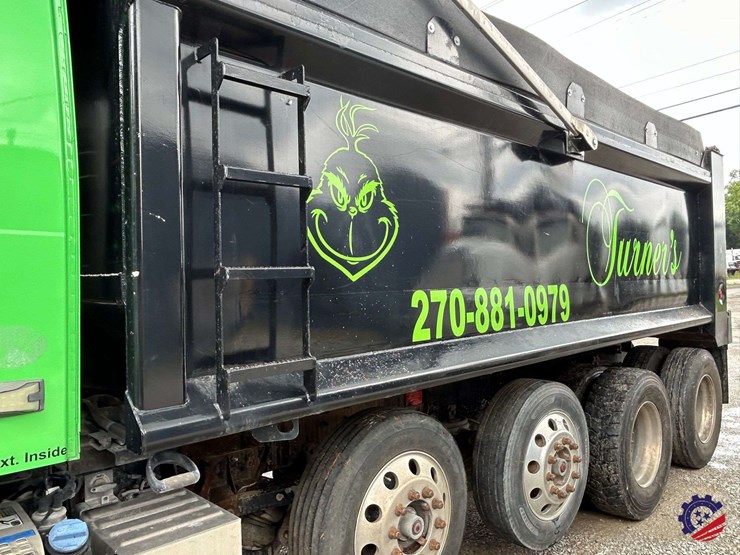 2016-volvo-truck-vhd-quad-axle-dump-truck-image-35