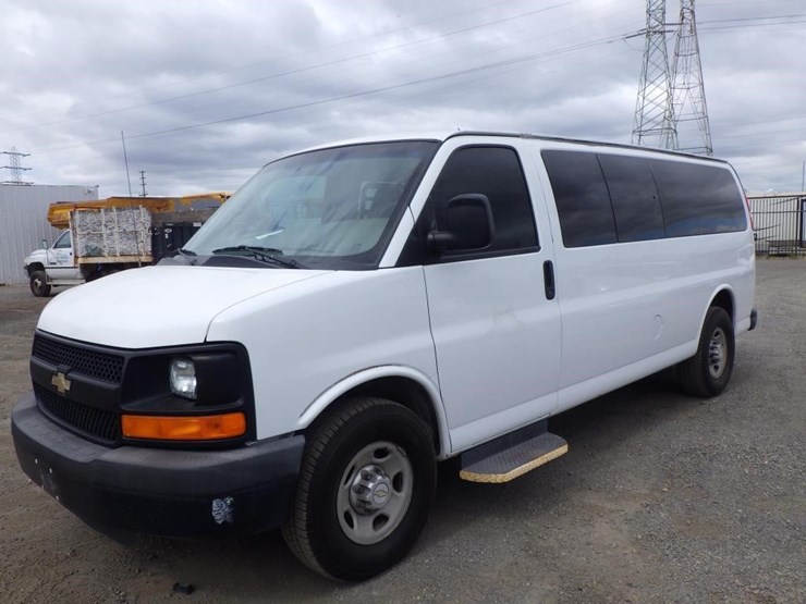 2013-chevrolet-express-2500-image-1