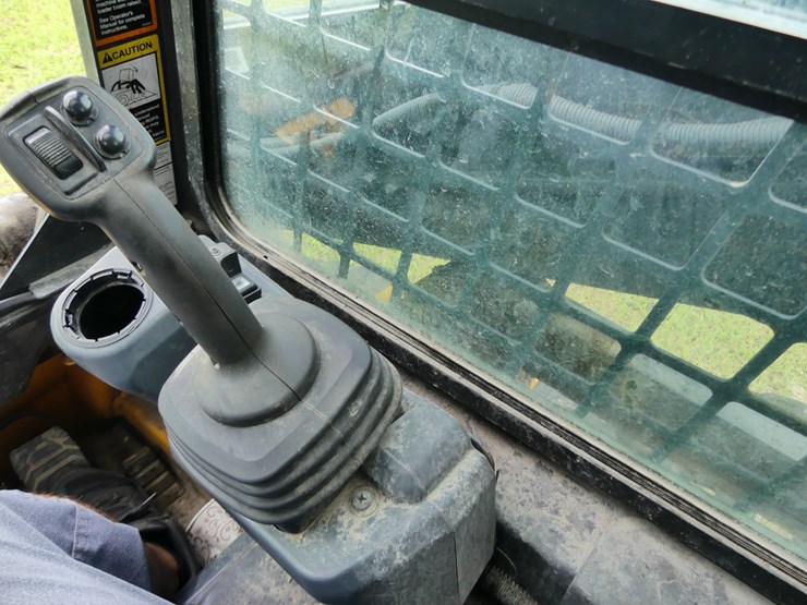 2023-deere-317g-image-15