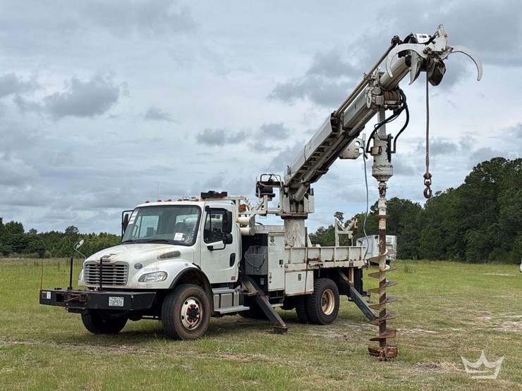 2014-freightliner-m2-106-image-1