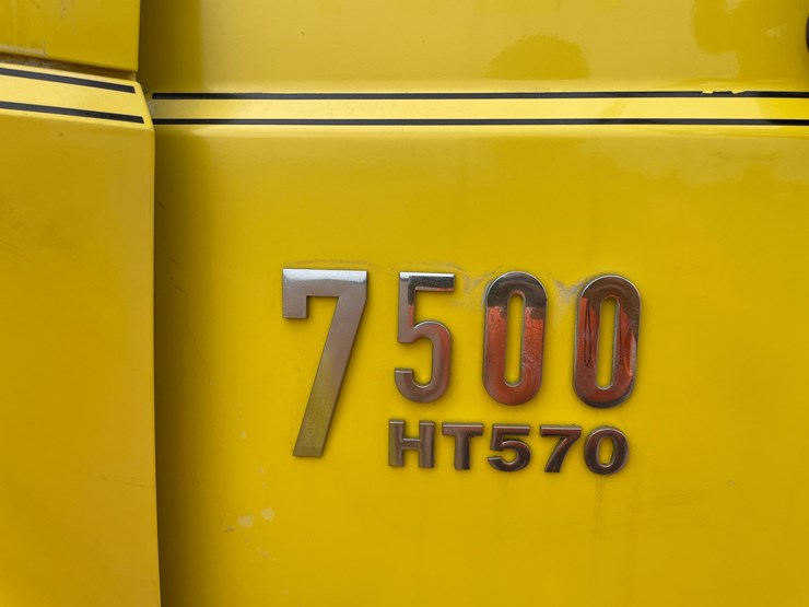 #318-•-2005-ht570-international-7500-6x4-flatbed-(has-mo-title)-(mosinee,-wi)-image-88