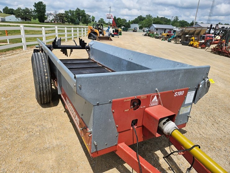 hesston-s180-image-12