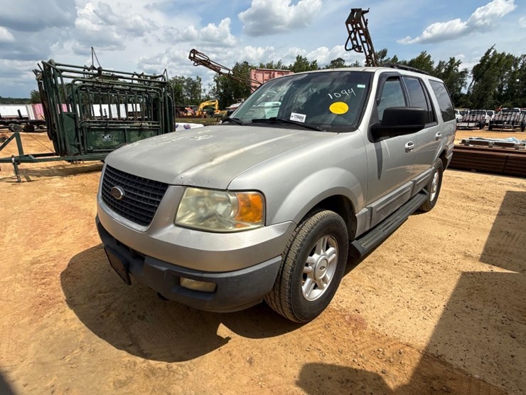 2005-ford-expedition-xlt-image-2