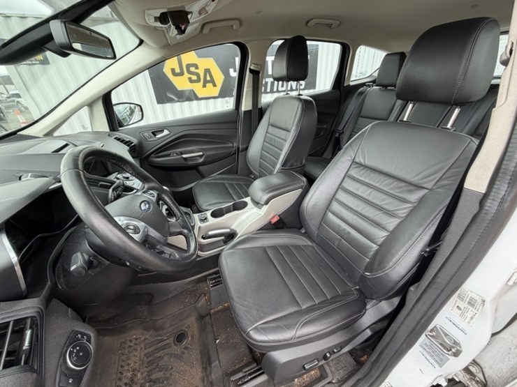 2016-ford-c-max-sel-hybrid-sedan-image-23