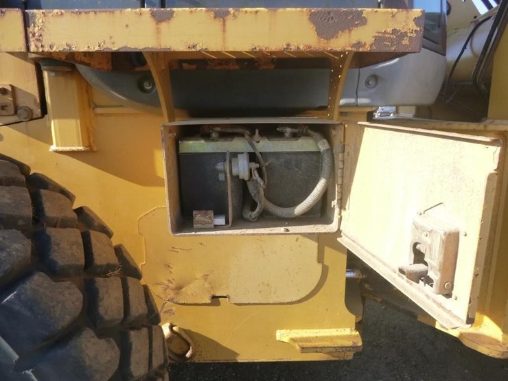 2005-deere-624j-image-30