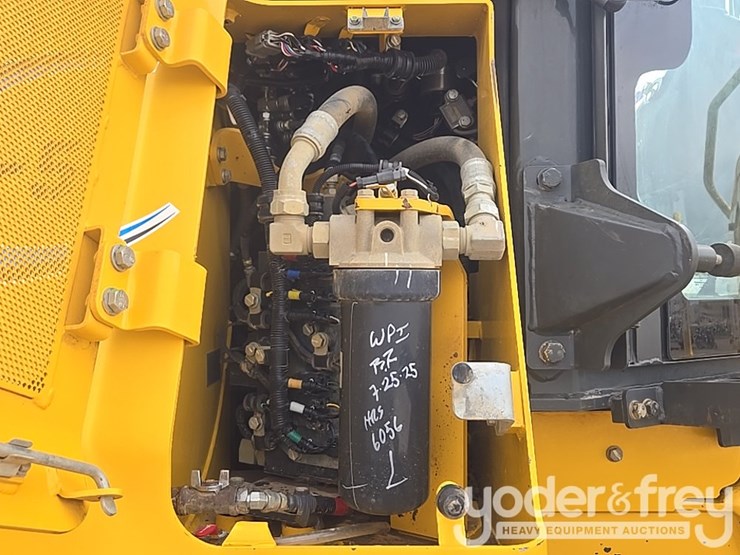 2022-komatsu-d61px-24-image-31