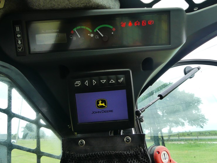 2023-deere-331g-image-17