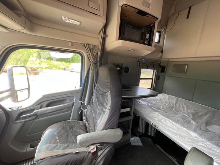 2015-kenworth-t680-image-60