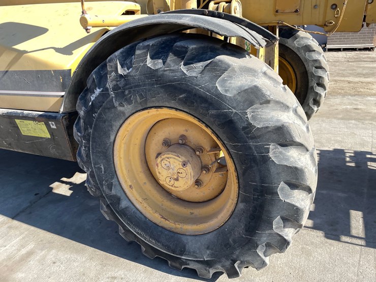 caterpillar-th62-image-18