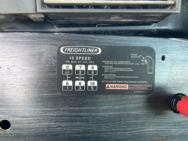 2006-freightliner-columbia-120-image-43