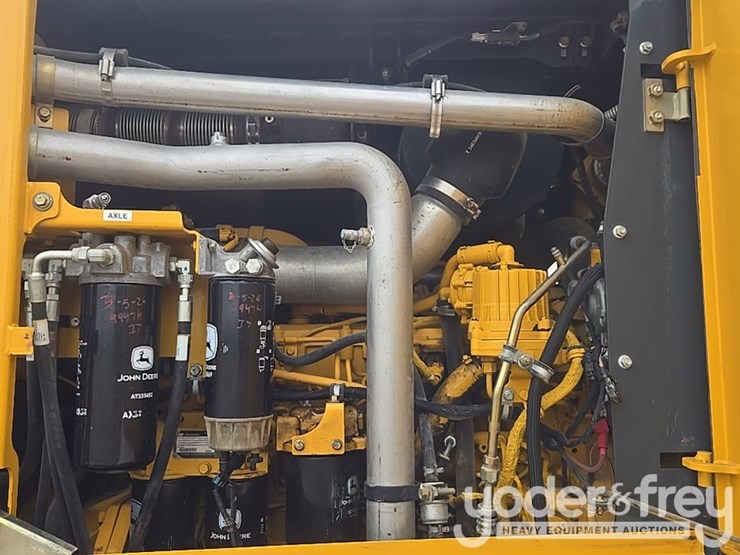 2011-deere-772g-image-43