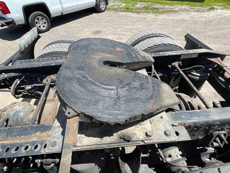 #304-•-2016-international-semi-tractor-(has-wi-title)-(denmark,wi)-image-30