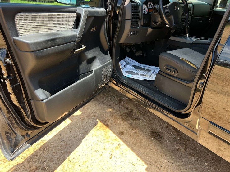2012-nissan-titan-image-20
