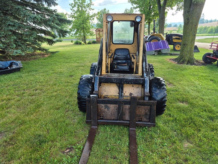 new-holland-l553-image-3
