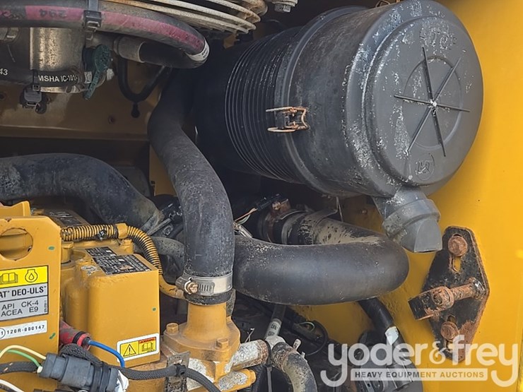 2018-caterpillar-262d-image-31