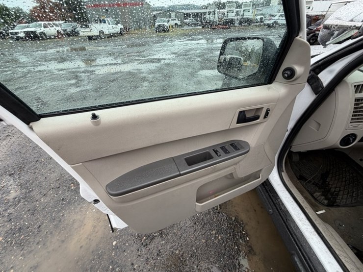 2012-ford-escape-xls-image-24