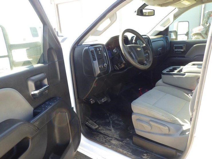 2017-chevrolet-2500hd-image-5