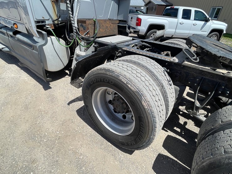 #304-•-2016-international-semi-tractor-(has-wi-title)-(denmark,wi)-image-24
